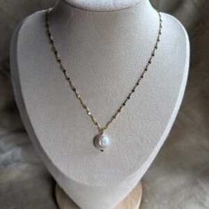 OSHENA Elegant Gold Necklace with Pearl Pendant